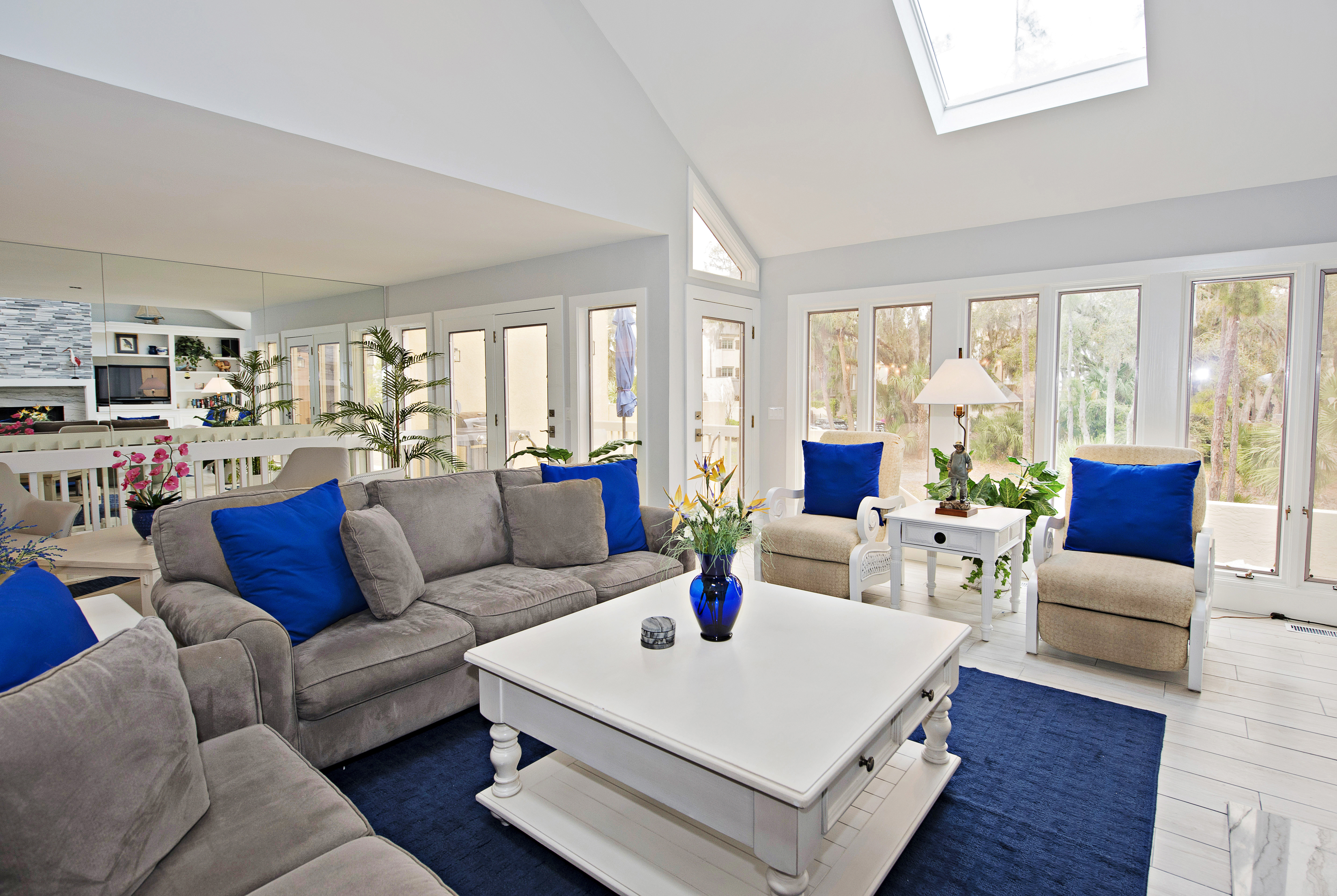 10-Genoa-CourtLiving-Room-18126-big.jpeg