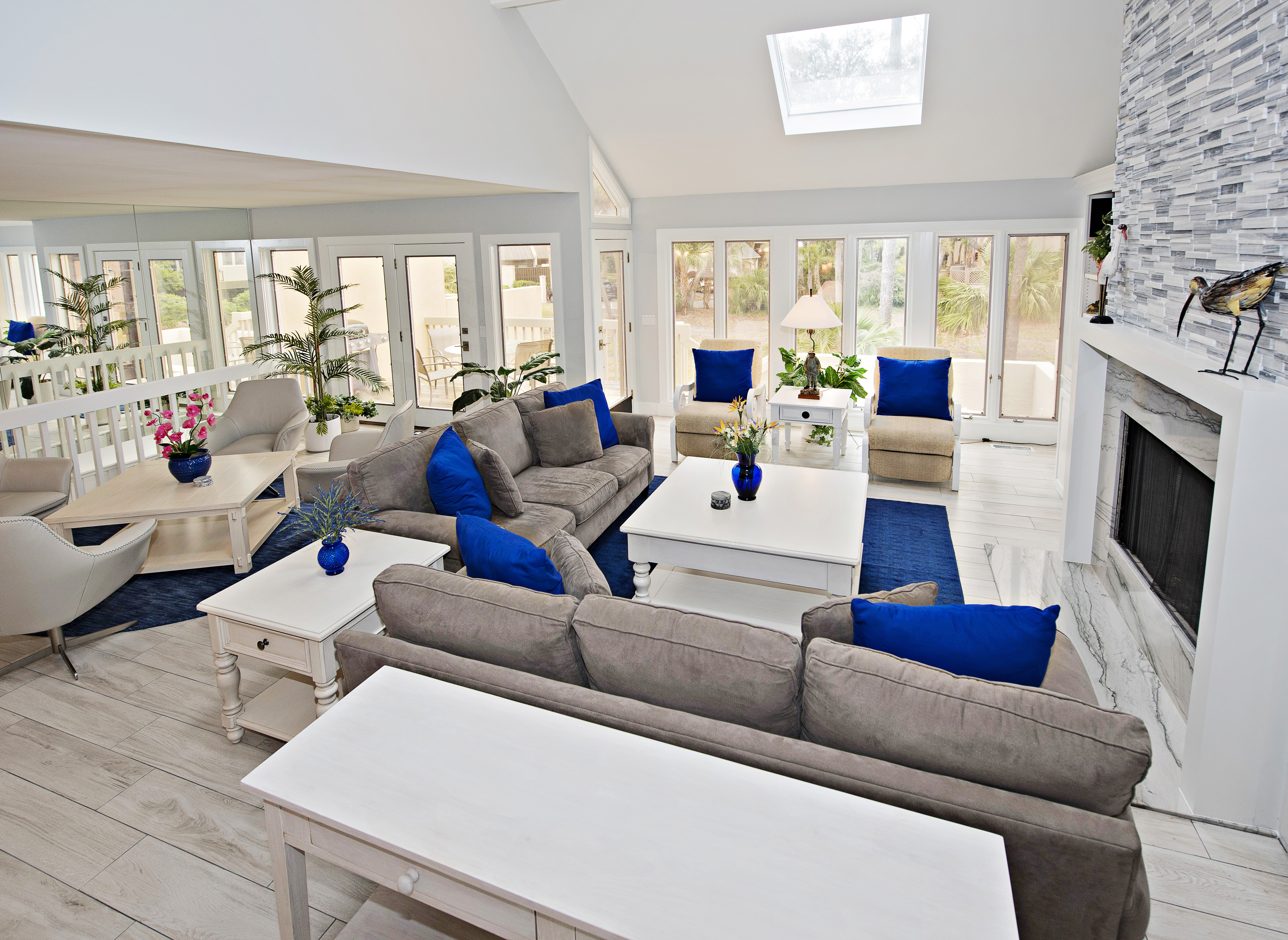 10-Genoa-CourtLiving-Room-18127-big.jpeg