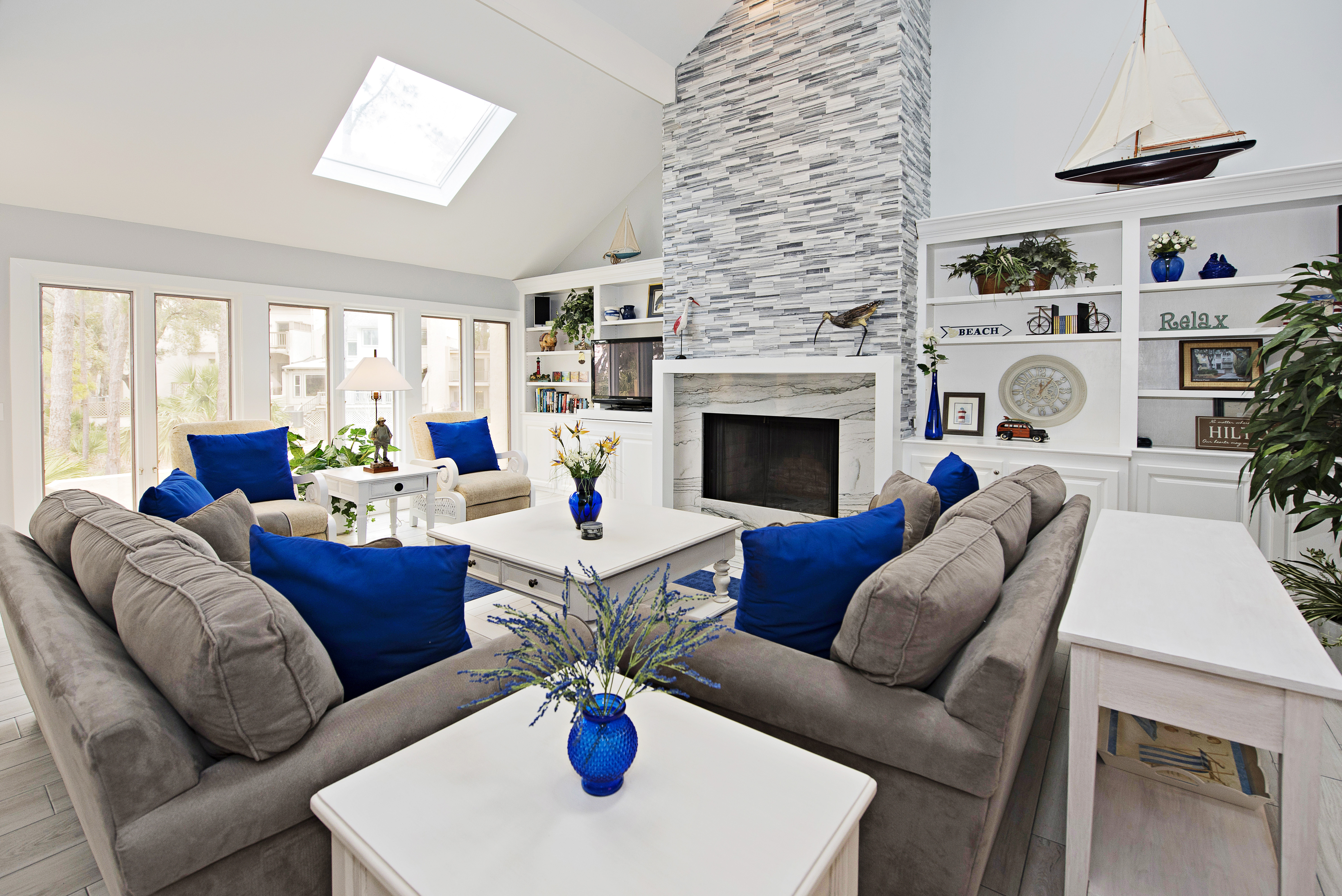 10-Genoa-CourtLiving-Room-18128-big.jpeg