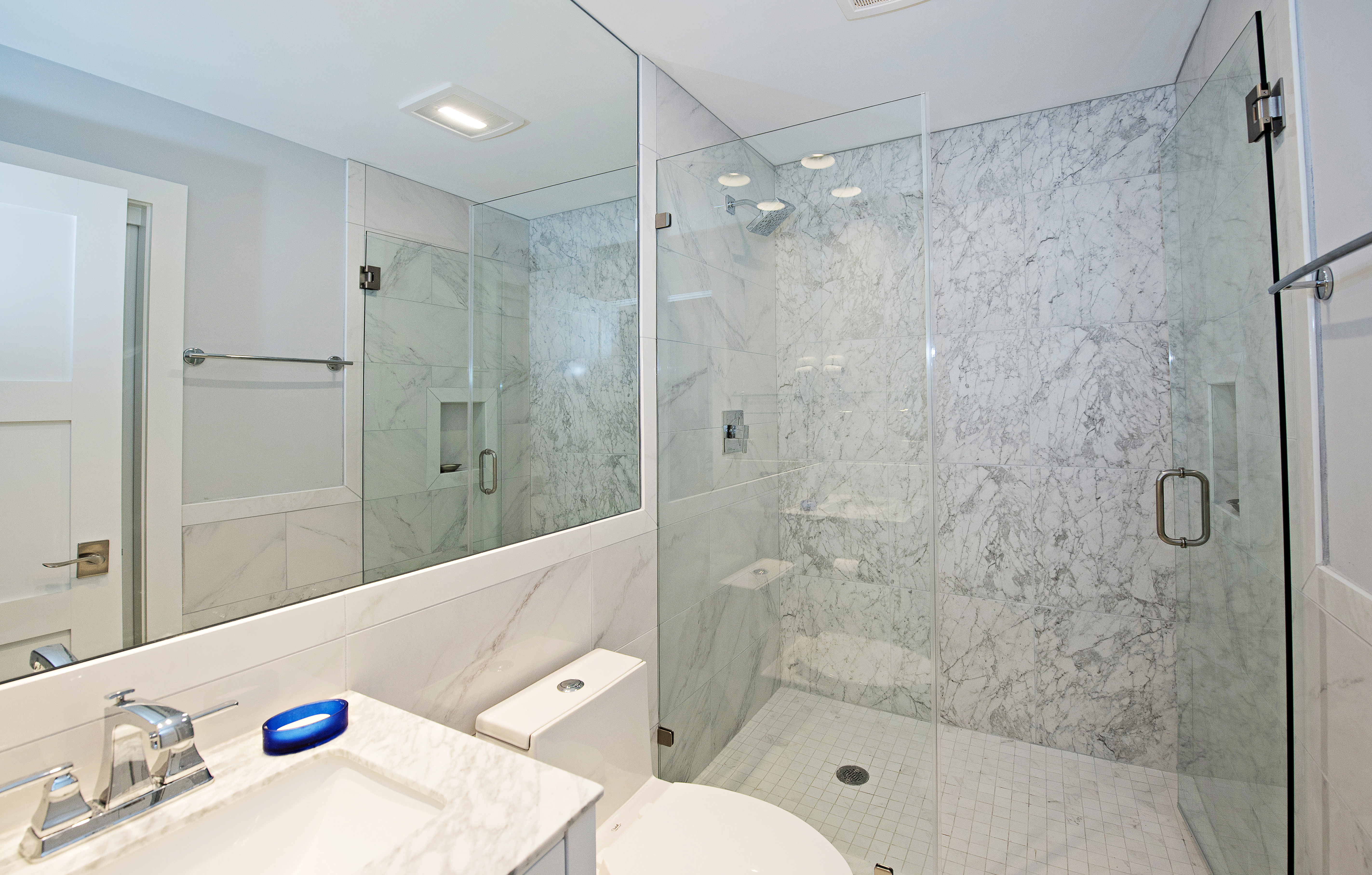 10-Genoa-CourtQueen-Bathroom-18144-big.jpeg