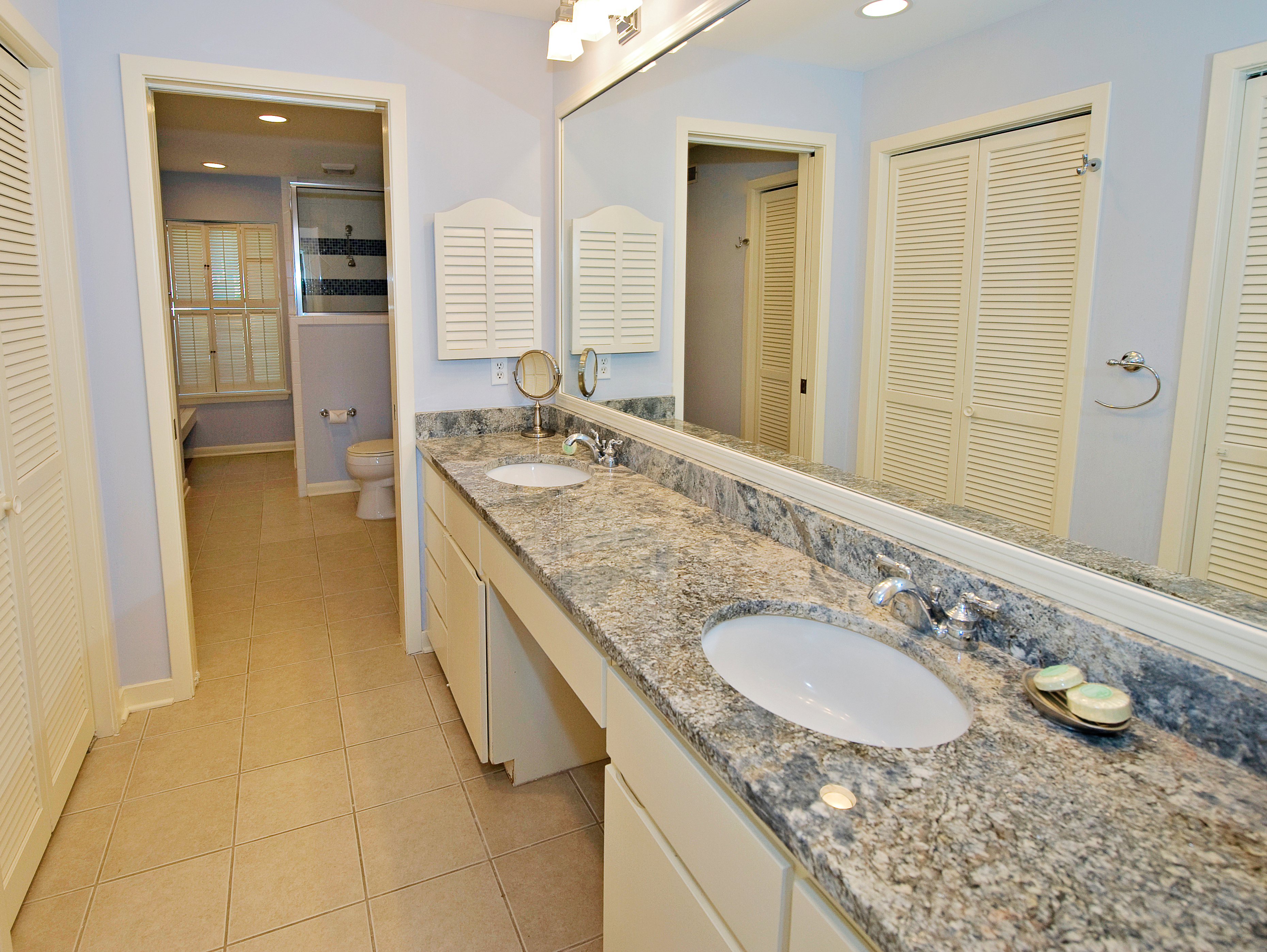 16-Genoa-CourtKing-Bathroom-18490-big.jpeg