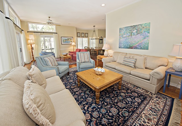 16-Genoa-CourtLiving-Room-18476-big.jpeg