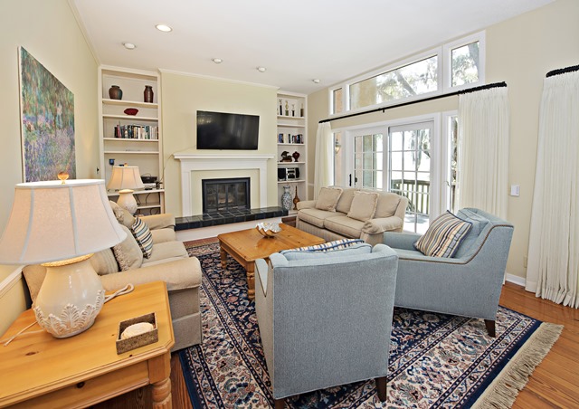 16-Genoa-CourtLiving-Room-18478-big.jpeg