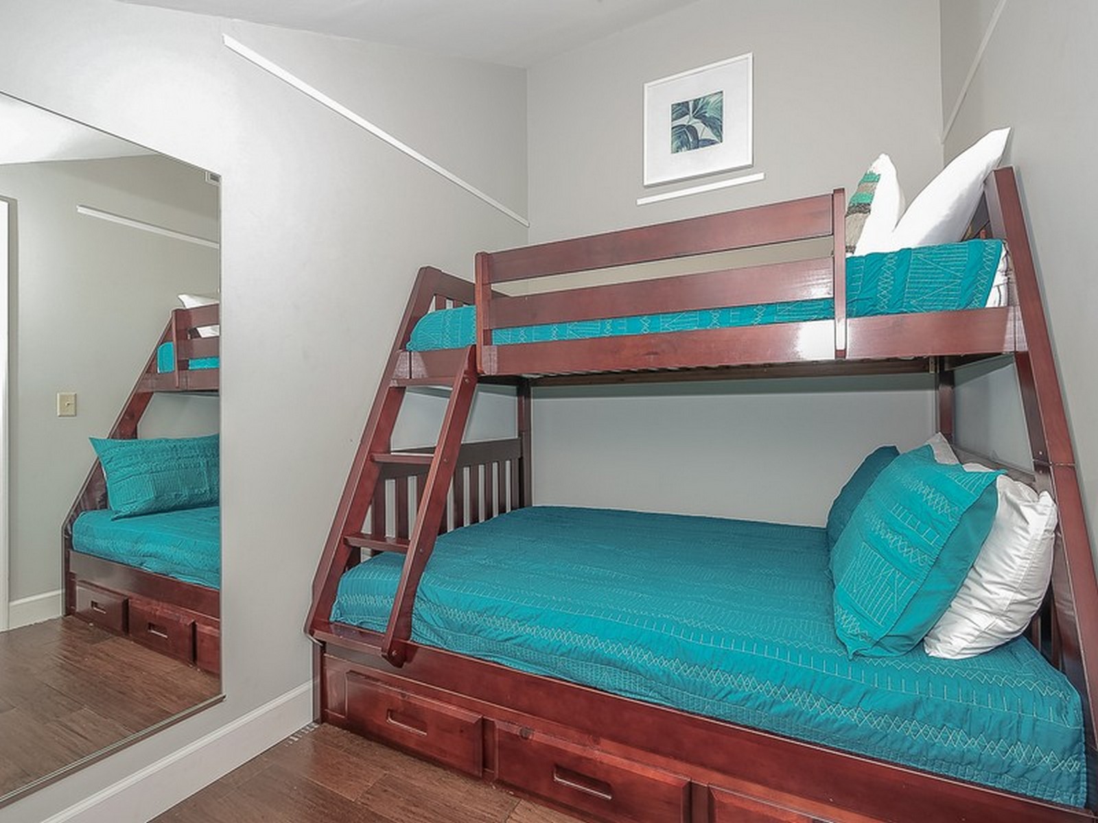 17-South-Live-OakKing-Bedroom-with-Bunk-Beds-12084-big.jpeg