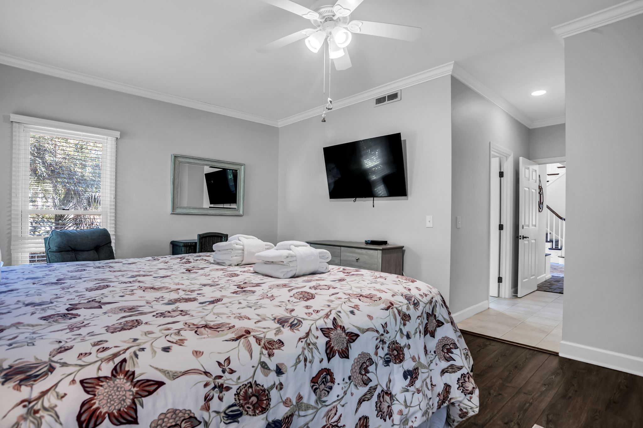 19-Bald-Eagle-WestKing-Bedroom-17978-big.jpeg