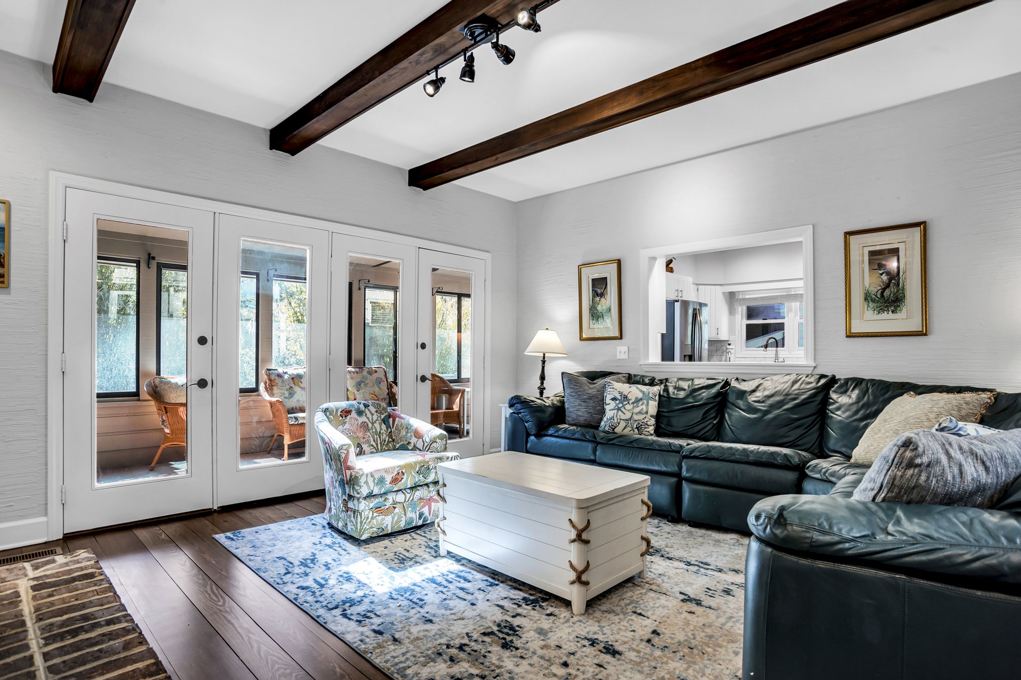 19-Bald-Eagle-WestLiving-Room-17974-big.jpeg