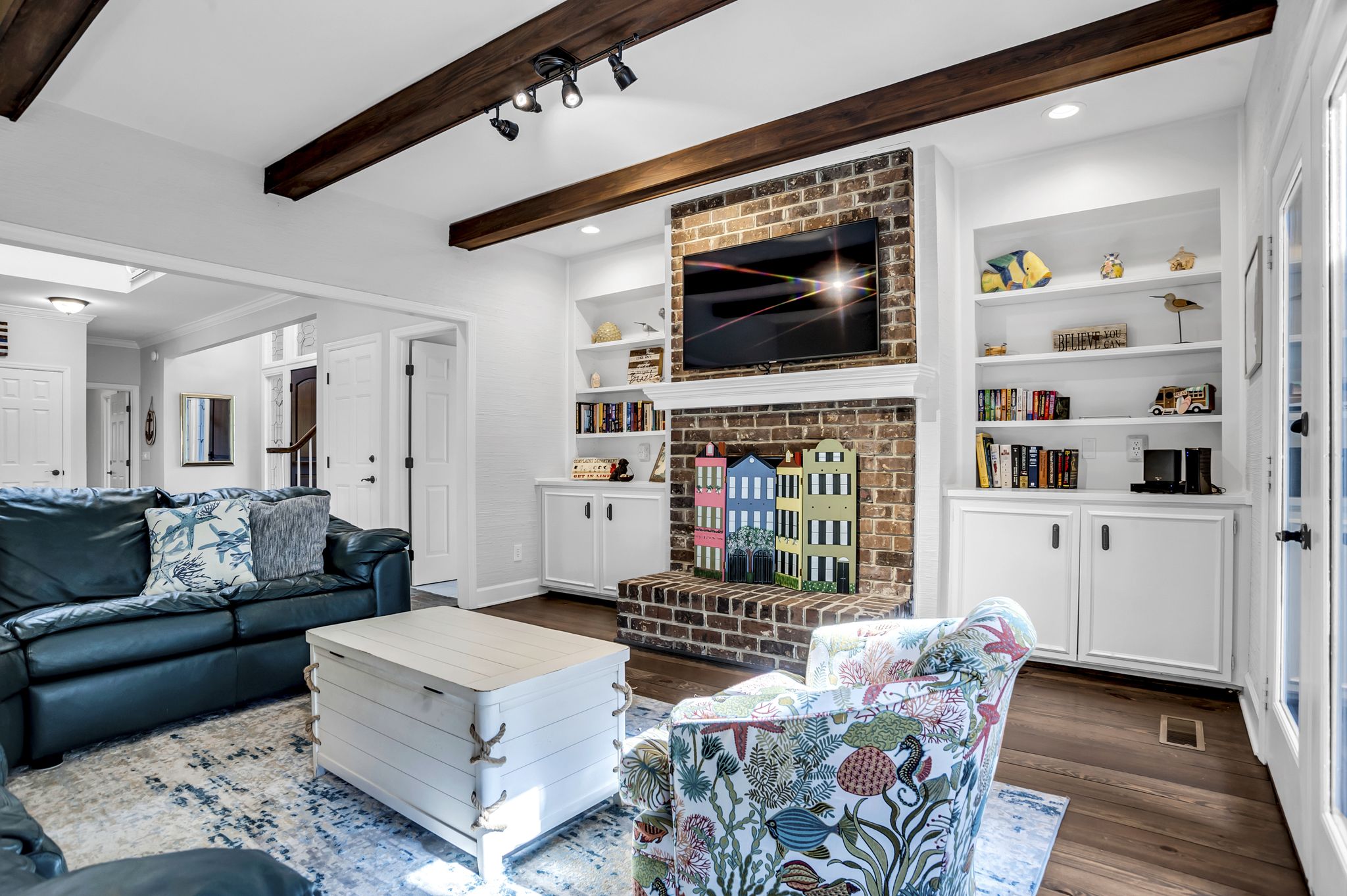 19-Bald-Eagle-WestLiving-Room-17975-big.jpeg