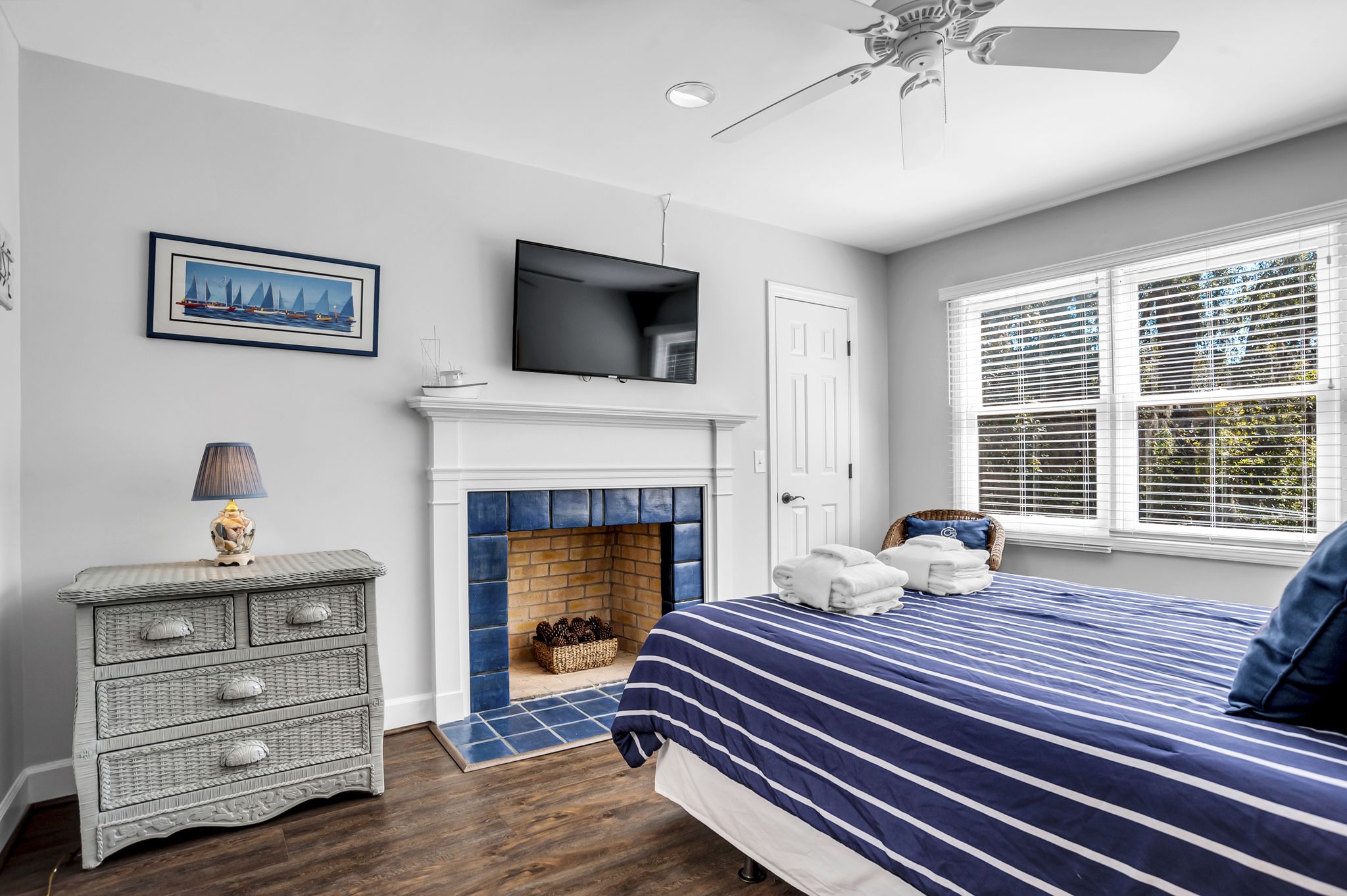 19-Bald-Eagle-WestQueen-Bedroom-17996-big.jpeg