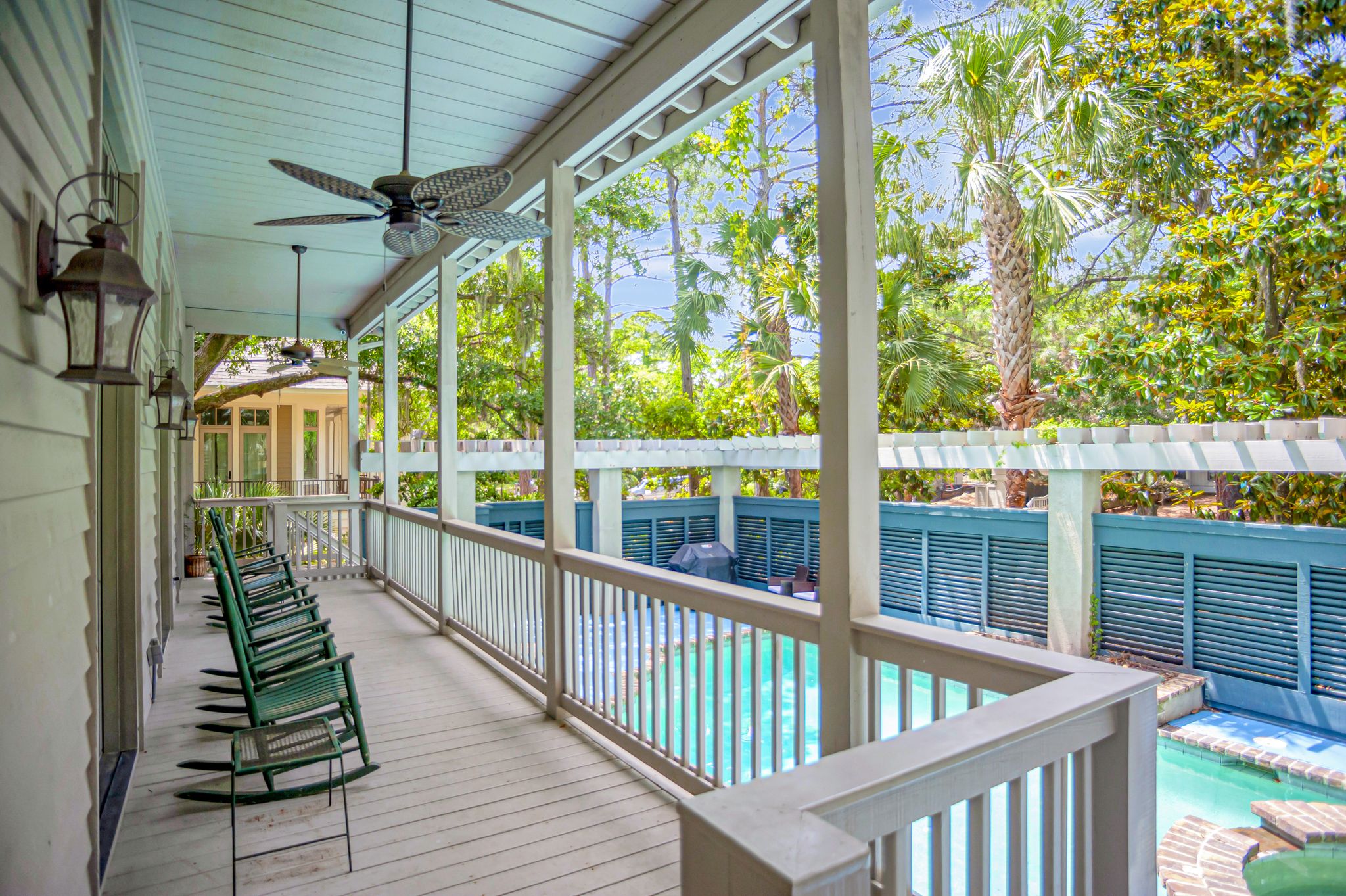 2-Belted-KingfisherCovered-Porch-18390-big.jpeg