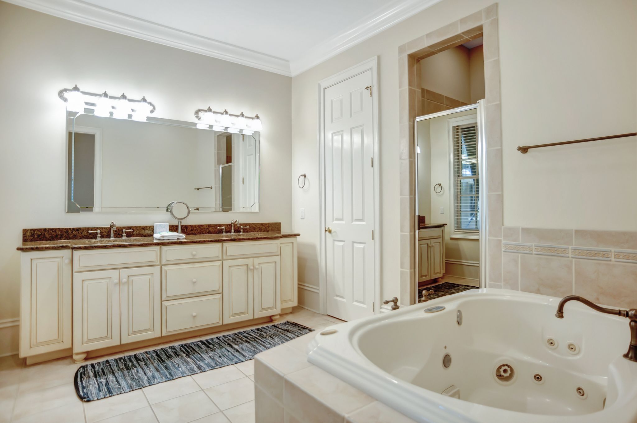 2-Belted-KingfisherKing-Bathroom-18369-big.jpeg