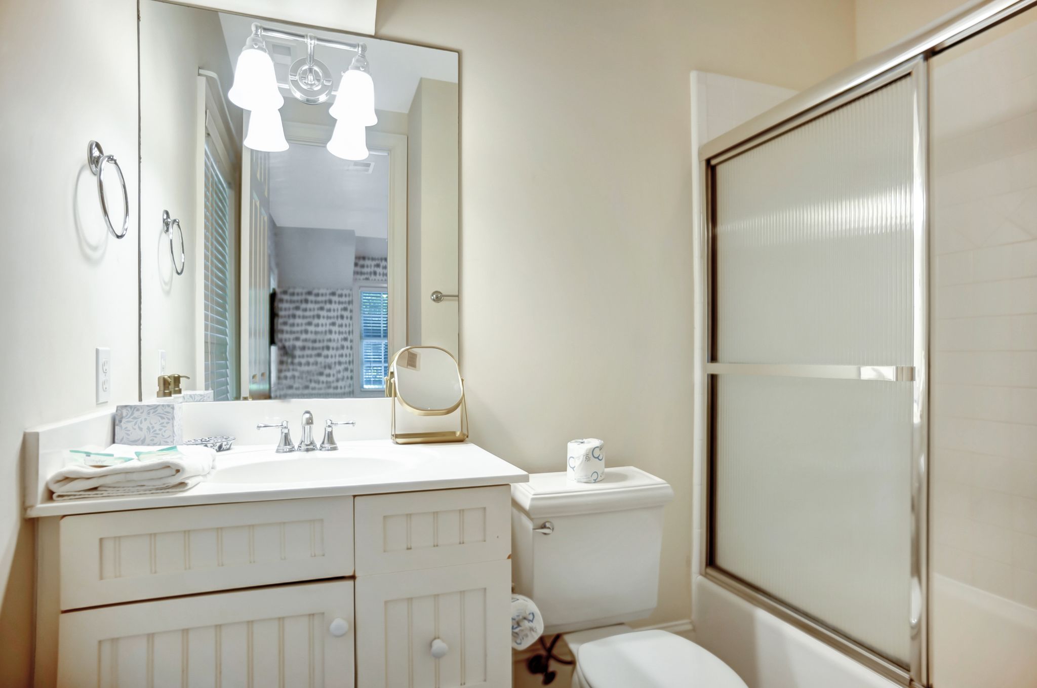 2-Belted-KingfisherKing-Bathroom-18378-big.jpeg
