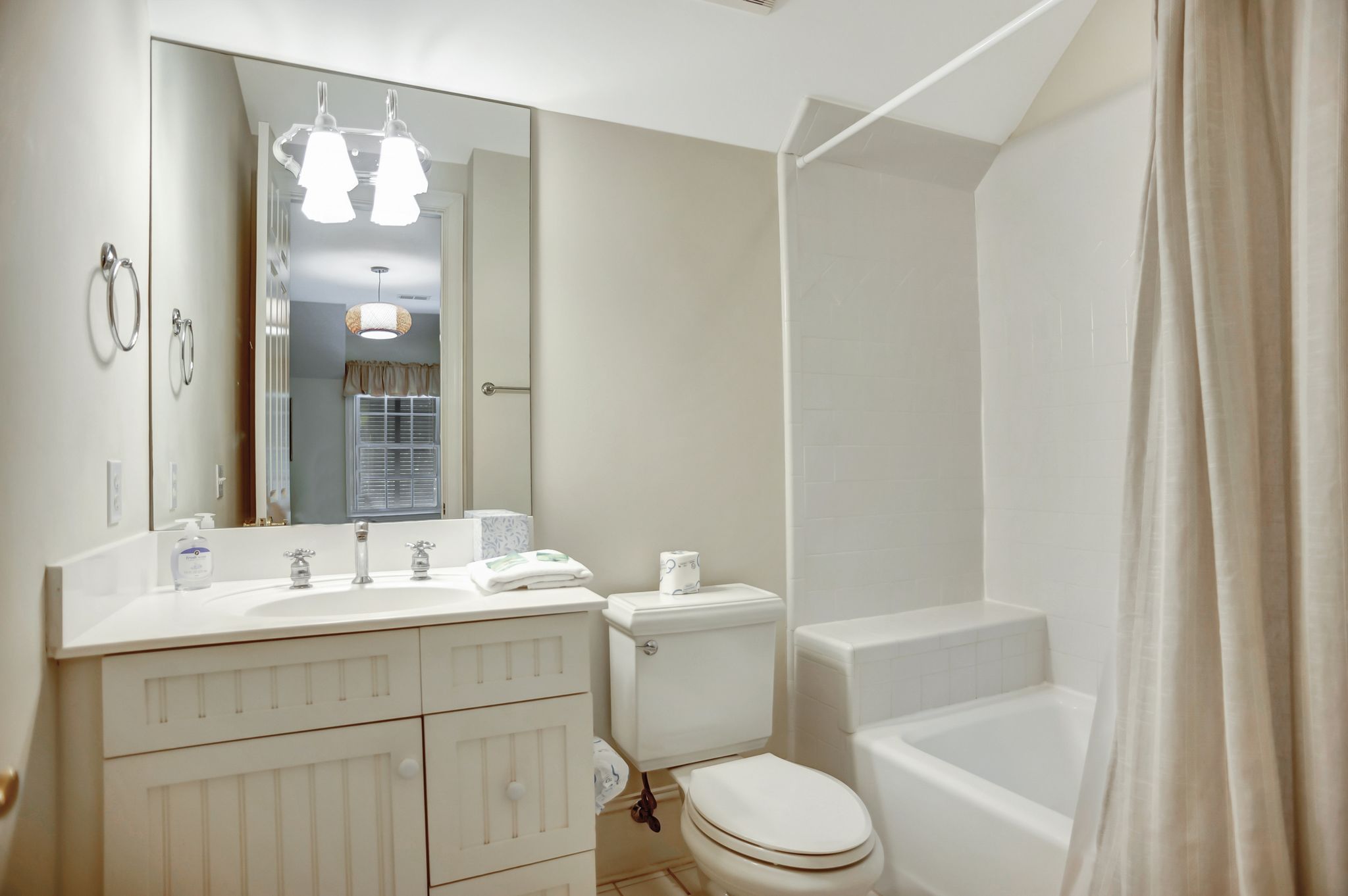 2-Belted-KingfisherKing-Bathroom-18383-big.jpeg
