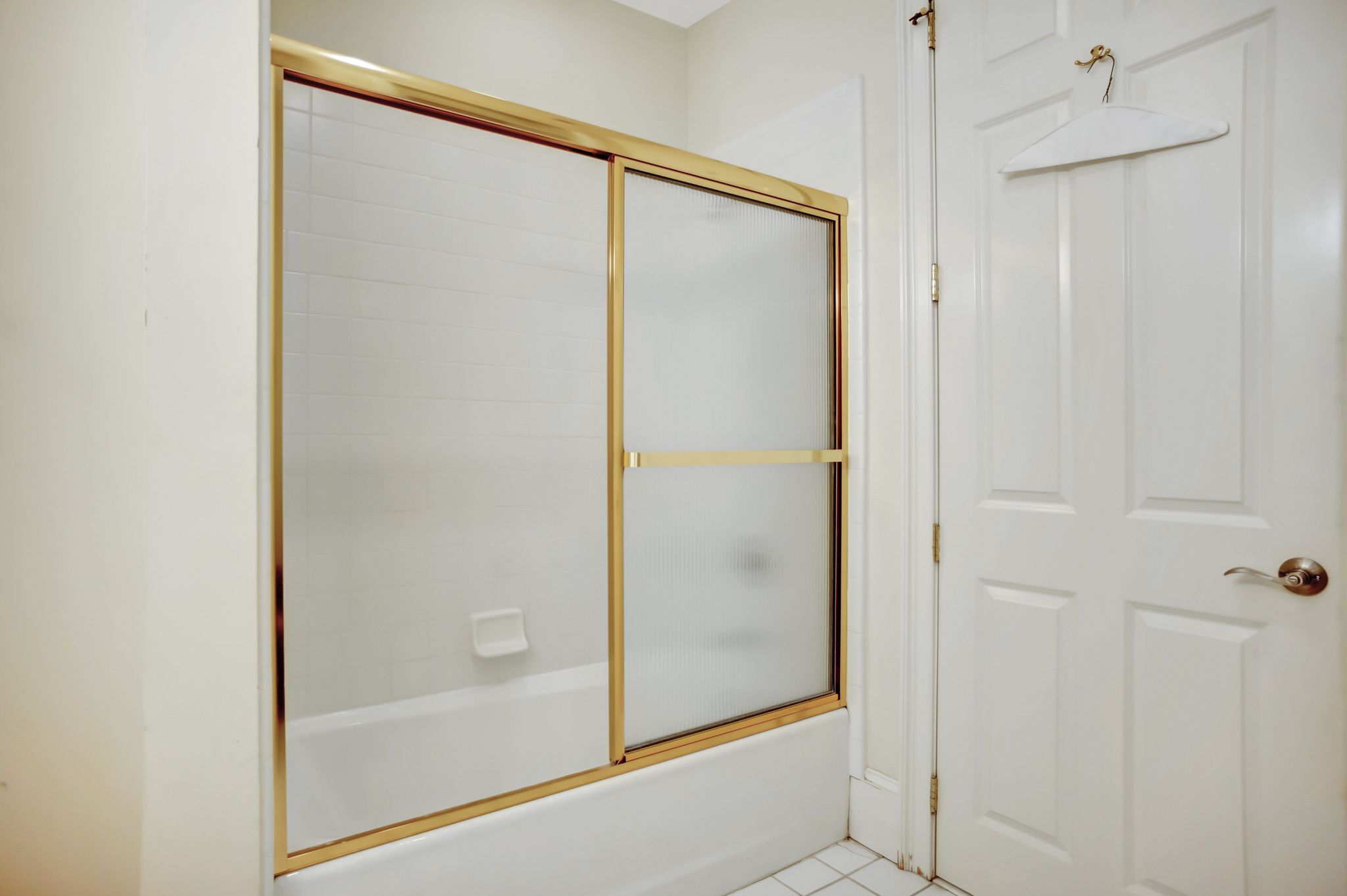 2-Belted-KingfisherKing-Bathroom-18387-big.jpeg