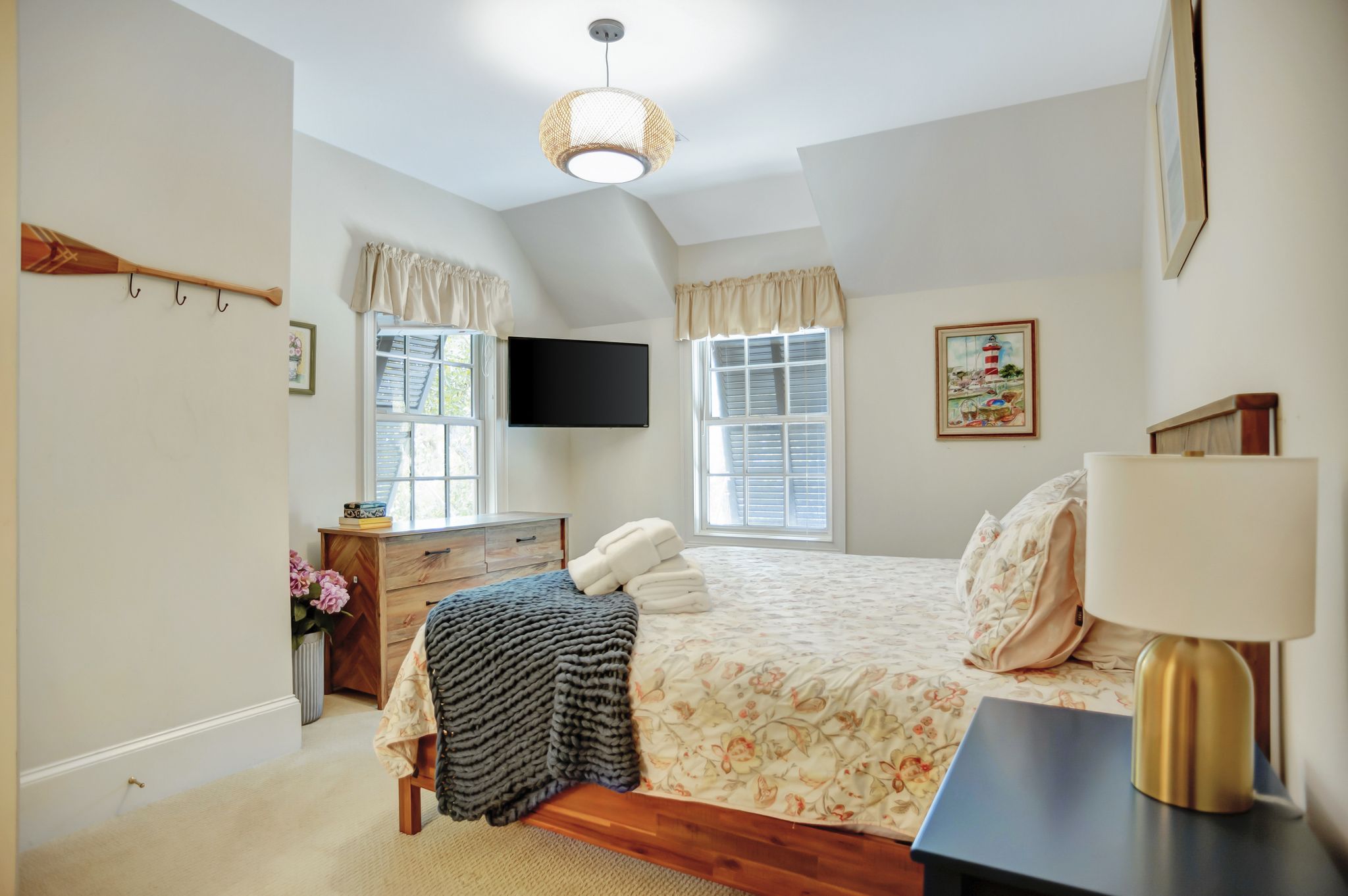 2-Belted-KingfisherKing-Bedroom-18382-big.jpeg