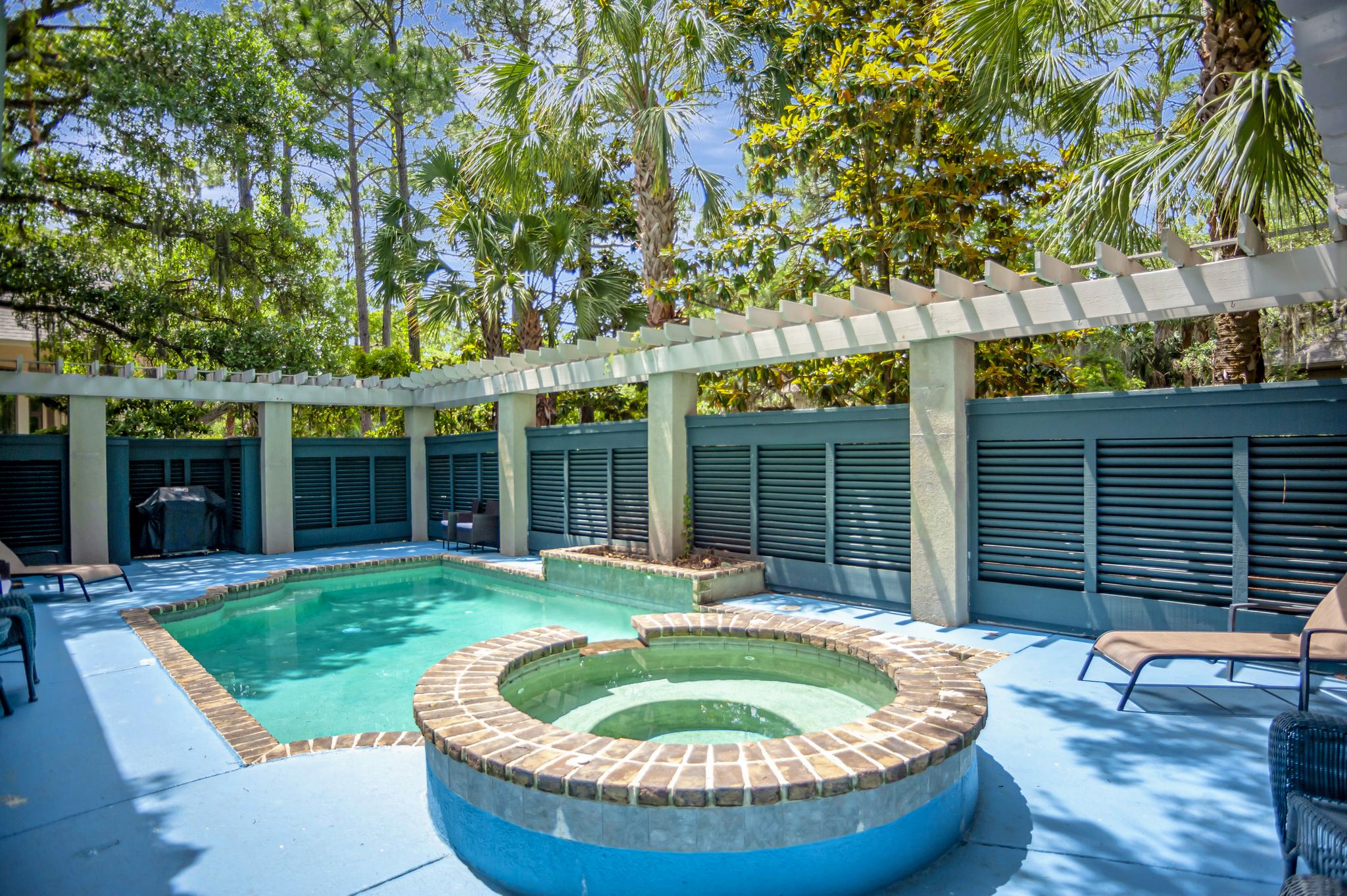 2-Belted-KingfisherPrivate-Pool-and-Spa-18395-big.jpeg