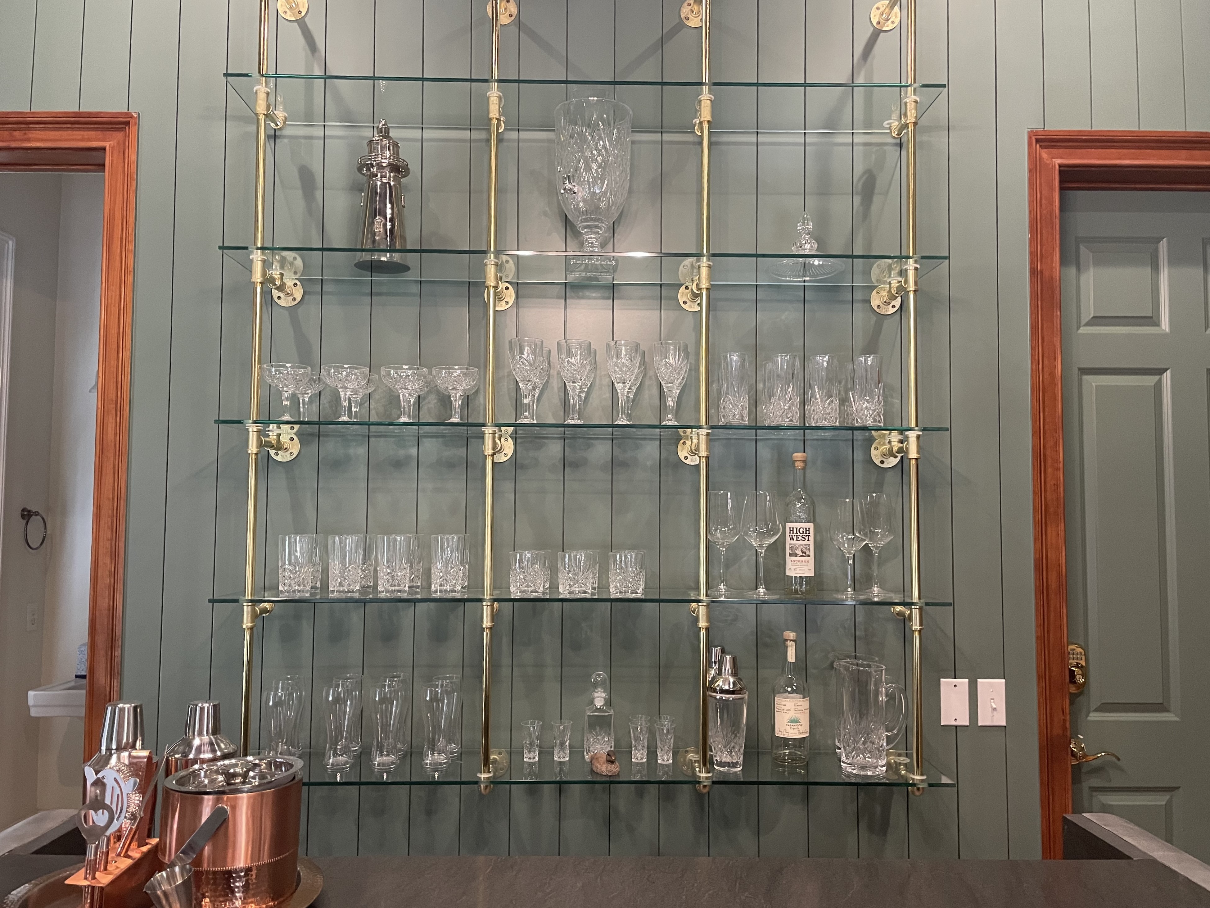 2-Belted-KingfisherSpeakeasy-Room-18364-big.jpeg