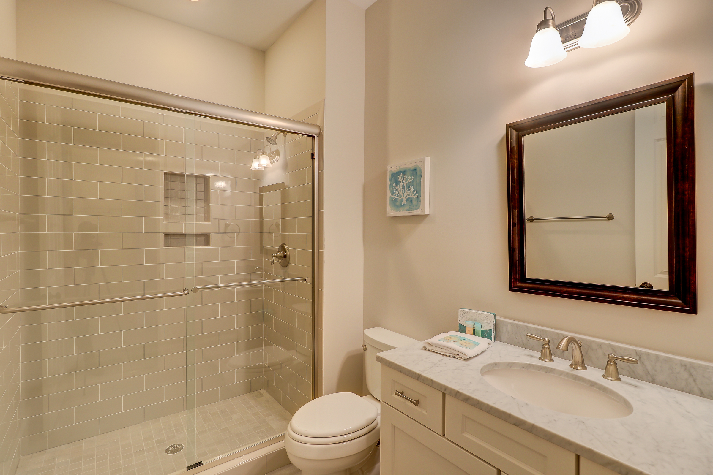 68-Shell-Ring-RoadLoft-Bathroom-13366-big.jpeg