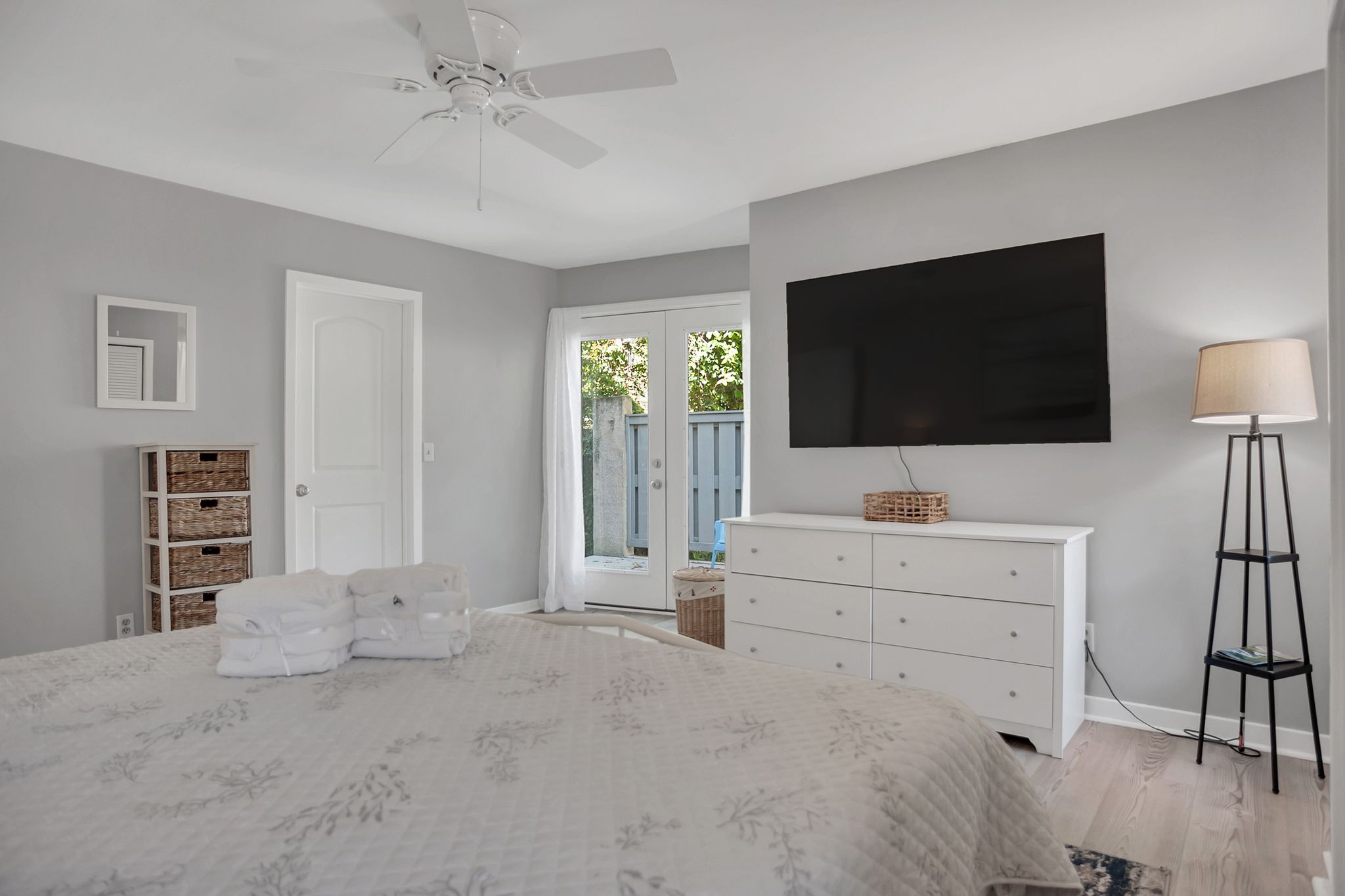 8-Windjammer-CourtKing-Bedroom-13300-big.jpeg