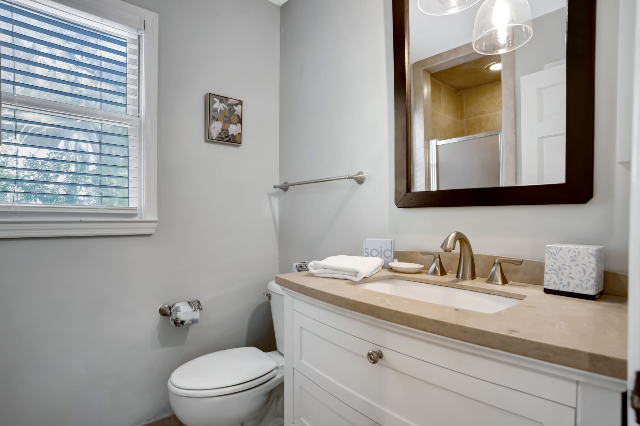 9-Planters-Wood-CourtKing-with-Trundle-Bed-Bathroom-17608-big.jpeg