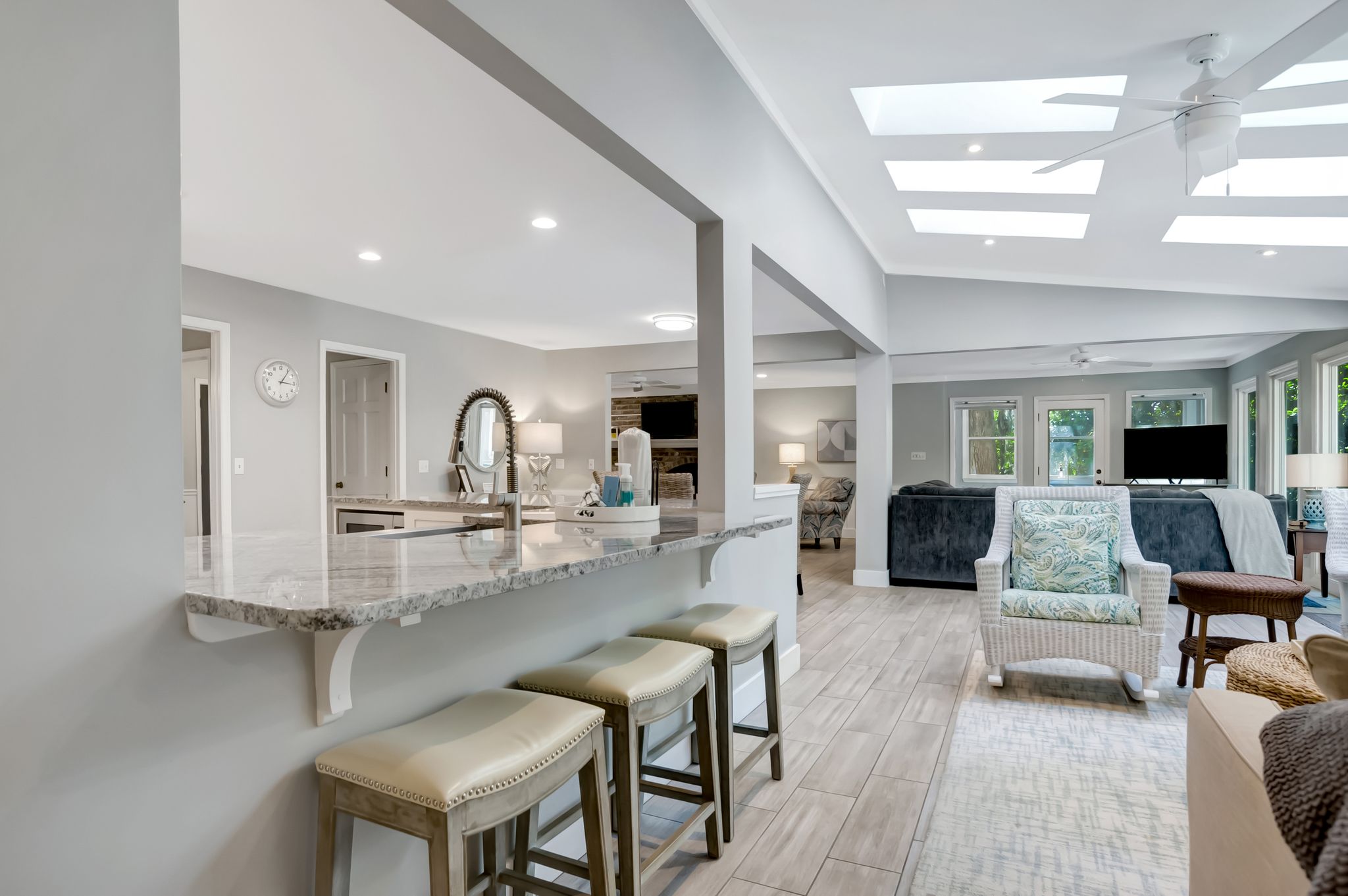 9-Planters-Wood-CourtKitchen-17594-big.jpeg