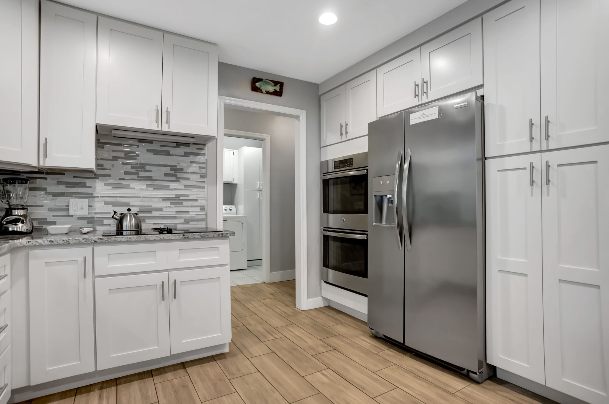 9-Planters-Wood-CourtKitchen-17596-big.jpeg