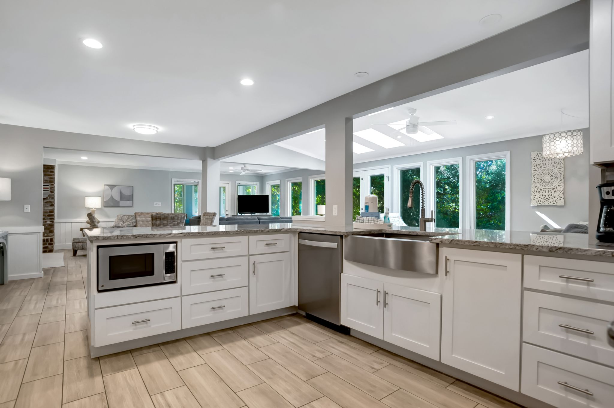 9-Planters-Wood-CourtKitchen-17597-big.jpeg