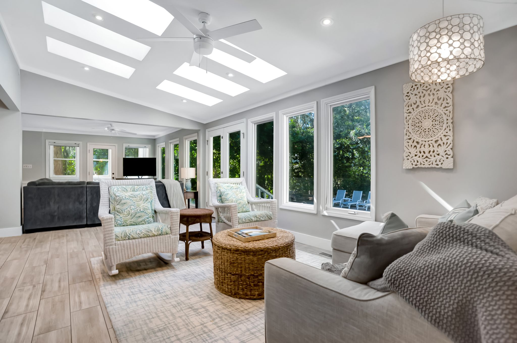 9-Planters-Wood-CourtLounge-off-Living-Room-and-Kitchen-17588-big.jpeg