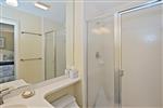 10-Genoa-CourtKing-Bathroom-18139-small.jpeg