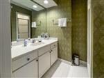 3-Spotted-SandpiperTwin-Bathroom-8962-small.jpeg